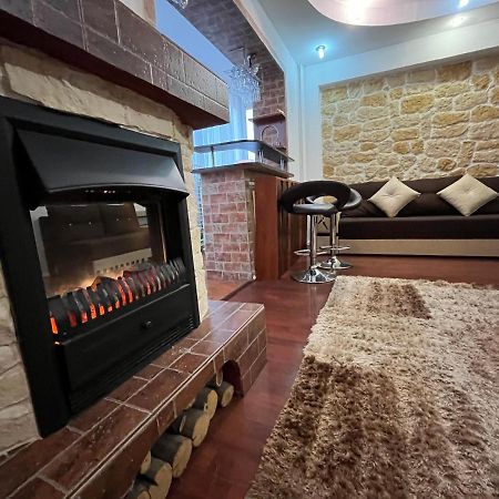 Modern Oasis With A Cozy Fireplace Your Stylish Apartment Minutes From Downtown Boekarest Buitenkant foto