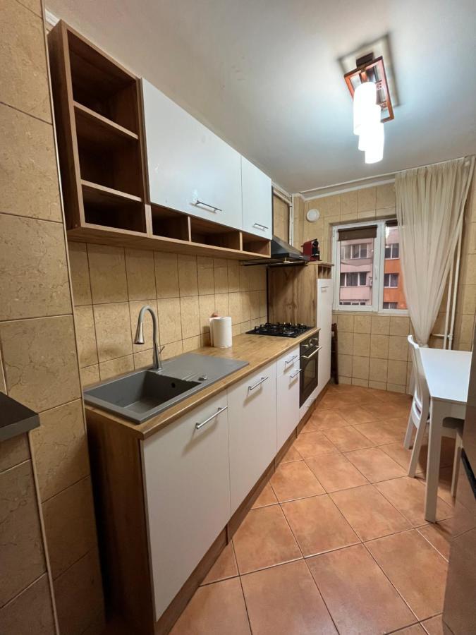 Modern Oasis With A Cozy Fireplace Your Stylish Apartment Minutes From Downtown Boekarest Buitenkant foto