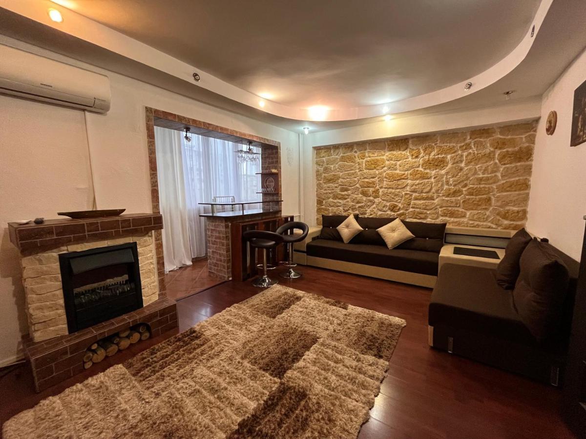 Modern Oasis With A Cozy Fireplace Your Stylish Apartment Minutes From Downtown Boekarest Buitenkant foto