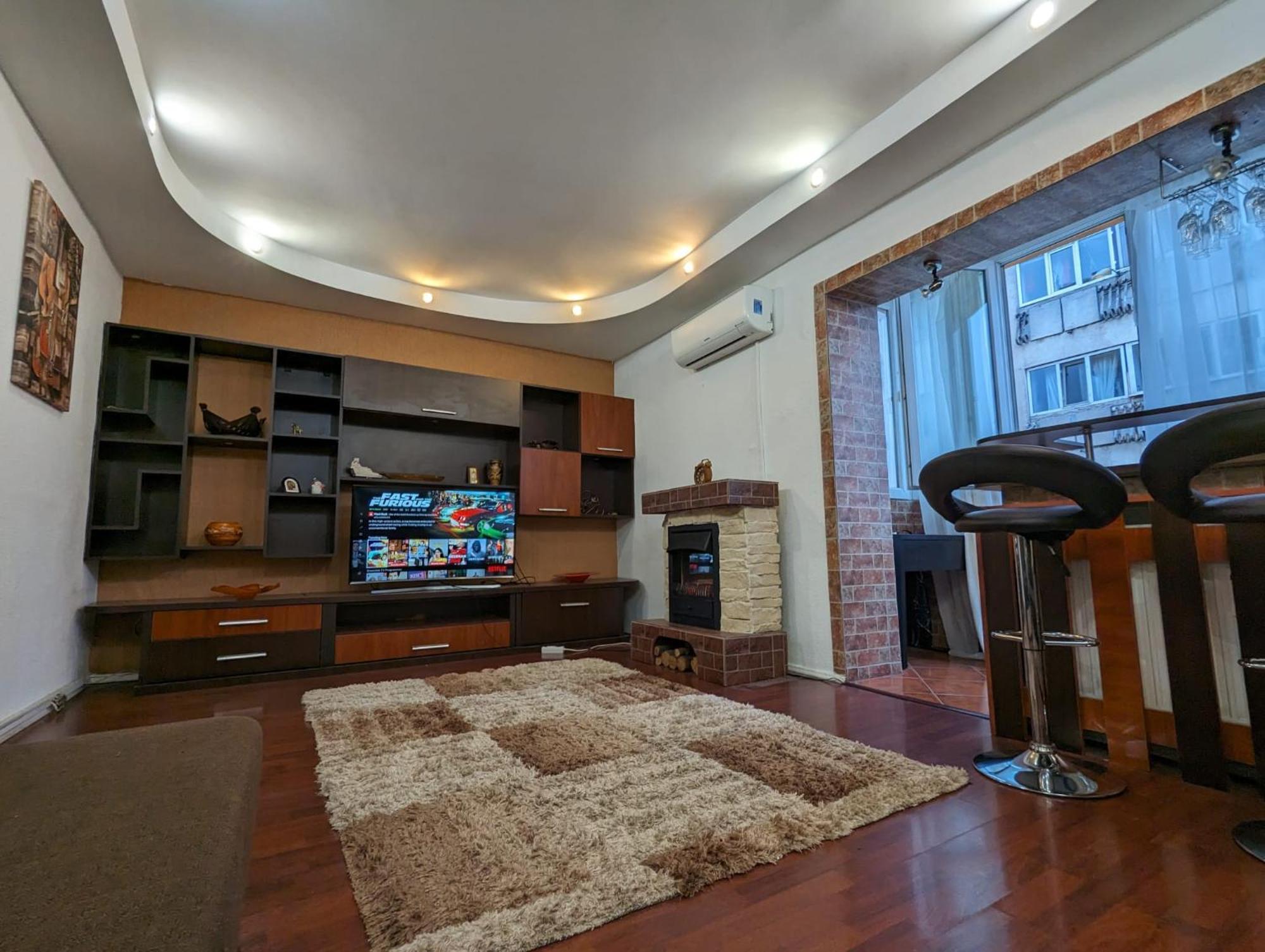 Modern Oasis With A Cozy Fireplace Your Stylish Apartment Minutes From Downtown Boekarest Buitenkant foto