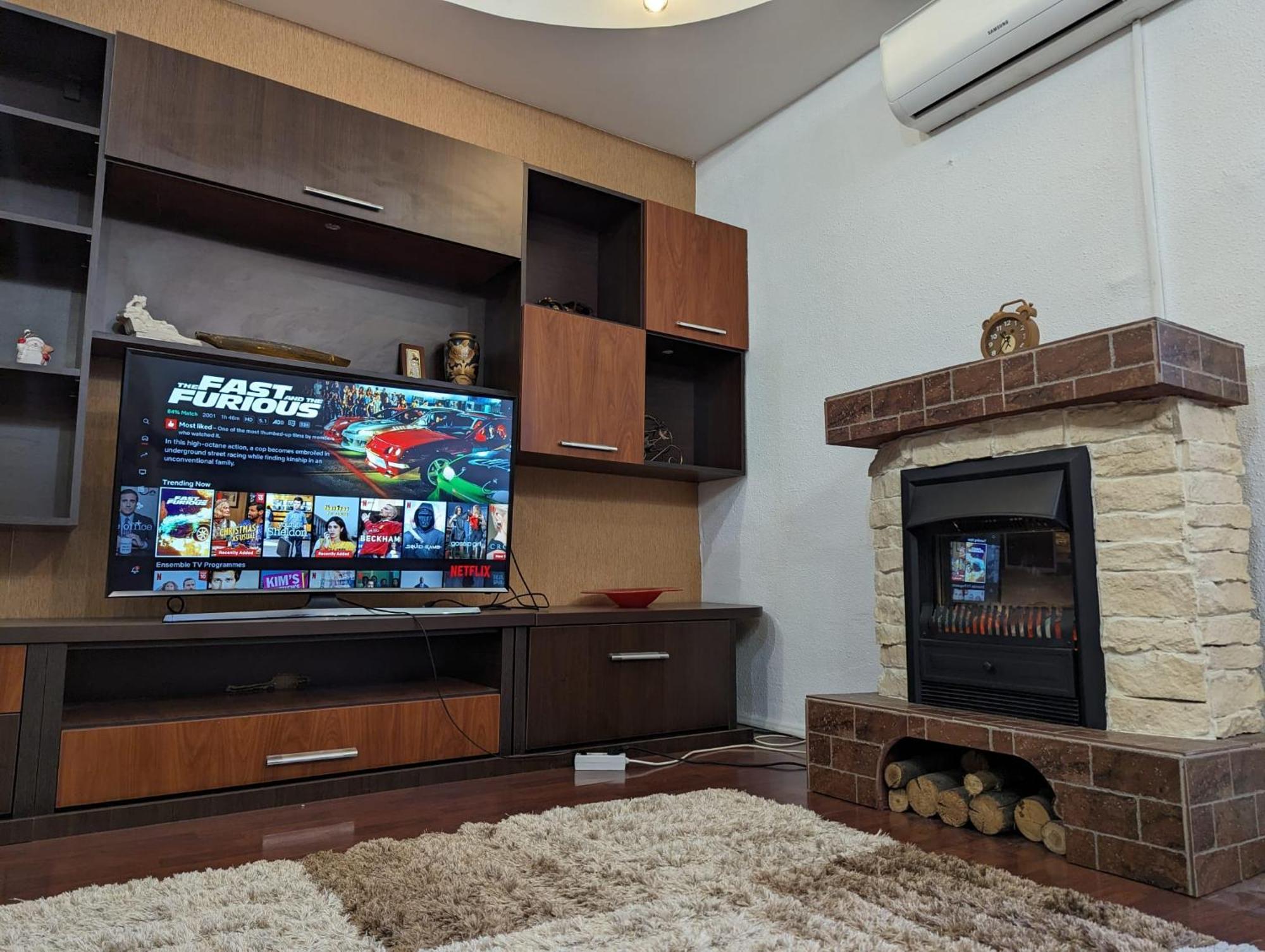 Modern Oasis With A Cozy Fireplace Your Stylish Apartment Minutes From Downtown Boekarest Buitenkant foto