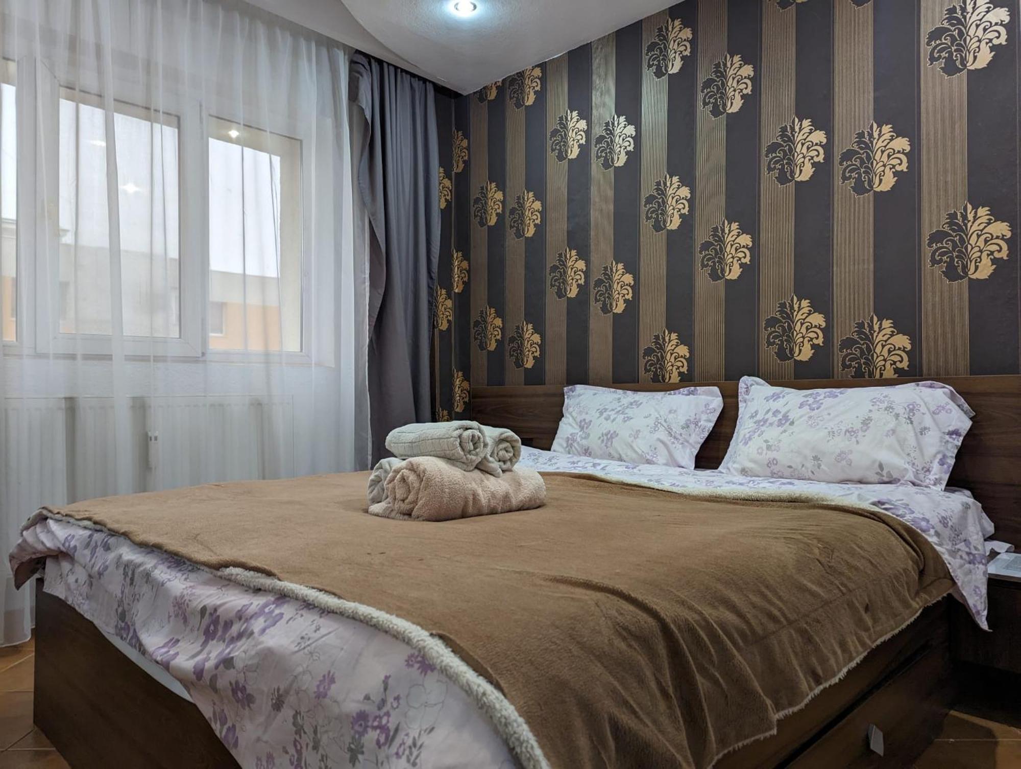 Modern Oasis With A Cozy Fireplace Your Stylish Apartment Minutes From Downtown Boekarest Buitenkant foto